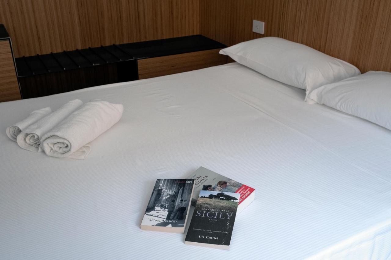Sognalibro Bed And Books Bed & Breakfast Ragusa Exterior photo